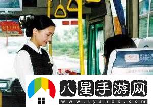 小鎮(zhèn)公交車售票員按尺寸大小坐車