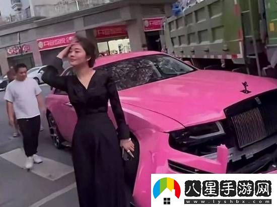 勞斯萊斯女車主和貨車司機簽協(xié)議