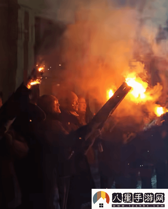 雷軍手持加特林提前拜年：祝大家新年快樂！